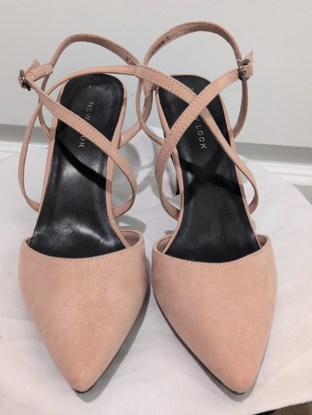 NWoT "New Look" Faux Suede Crosssover Tan Heels